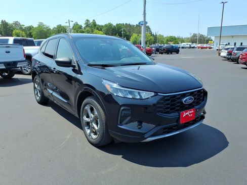 Used 2023 Ford Escape ST-Line w/ Tech Pack #1 AWD/4WD image 8