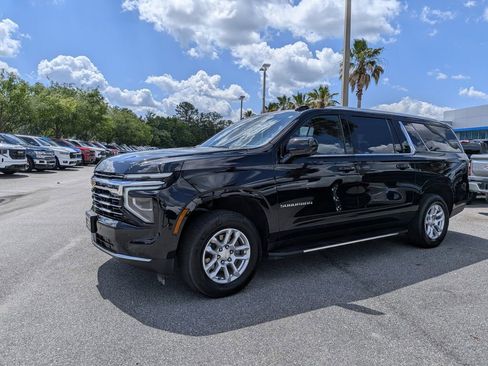 Certified 2025 Chevrolet Suburban LT RWD image 7