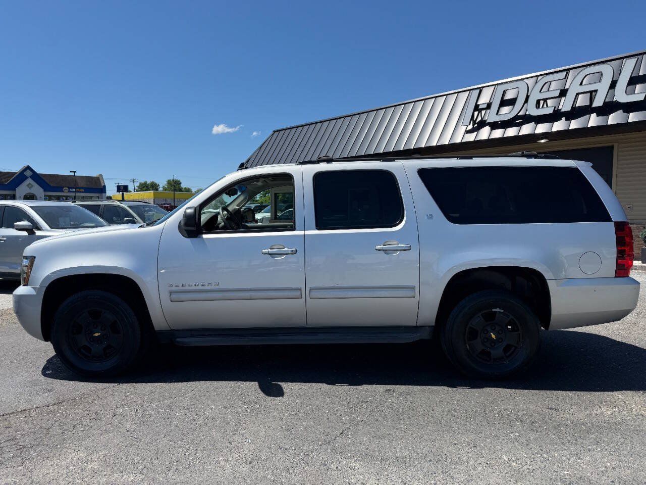 Used 2010 Chevrolet Suburban LT AWD/4WD image 8