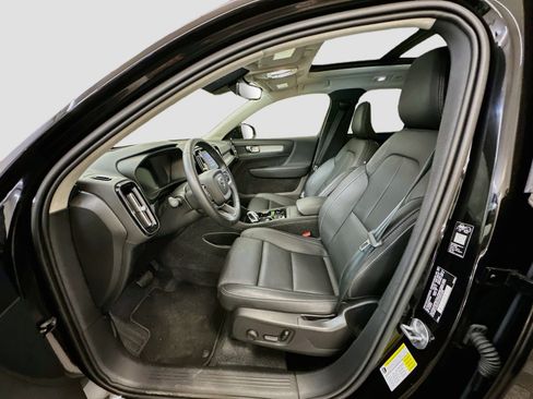 Used 2026 Volvo XC40 B5 Plus AWD/4WD image 13