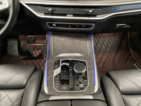 Used 2024 BMW X7 xDrive40i image 9