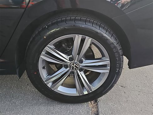 Used 2024 Volkswagen Jetta SE image 33