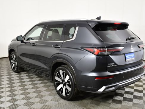 Used 2025 Mitsubishi Outlander SEL image 8