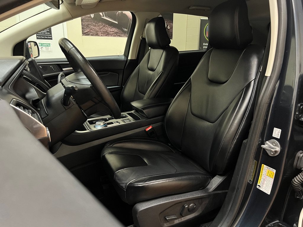 Used 2022 Ford Edge Titanium AWD/4WD image 15