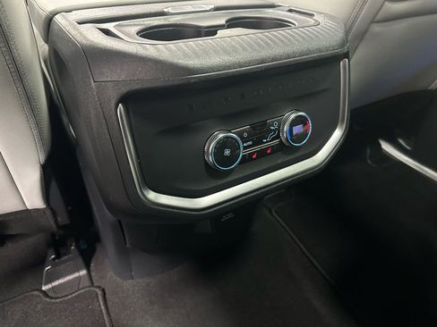 Used 2025 Ford Expedition Platinum image 43