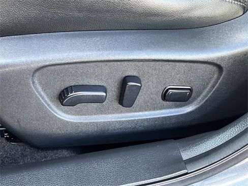 Used 2018 Nissan Rogue SL w/ Premium Package image 28