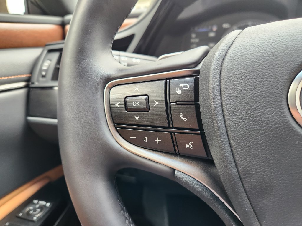 Certified 2025 Lexus ES 350 w/ Premium Package FWD image 28