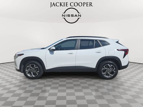Used 2025 Chevrolet Trax LT FWD image 8