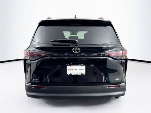Certified 2026 Toyota Sienna XLE FWD image 12