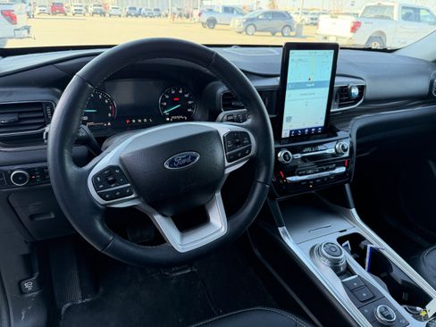Used 2023 Ford Explorer Limited w/ Limited Technology Package image 5