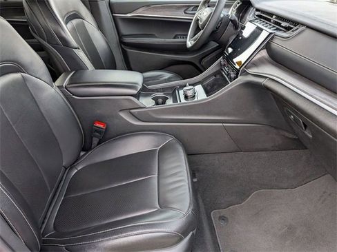 Used 2024 Jeep Grand Cherokee L Limited w/ Luxury Tech Group II image 31