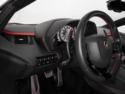 Used 2017 Lamborghini Aventador S image 27