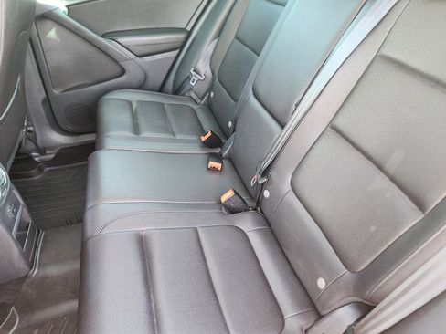 Used 2016 Volkswagen Tiguan SE image 10