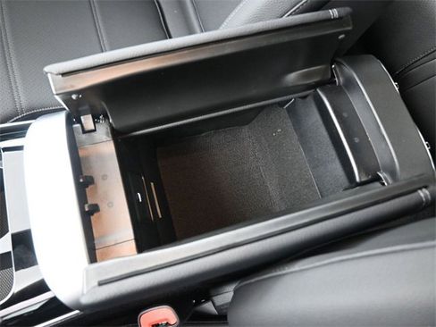 New 2025 Mercedes-Benz C 300 Sedan image 33