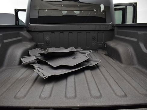 Used 2024 Jeep Gladiator Rubicon w/ Technology Group AWD/4WD image 12