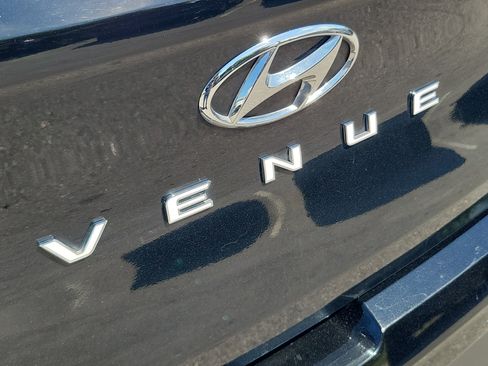 Used 2021 Hyundai Venue SEL w/ Cargo Package FWD image 9