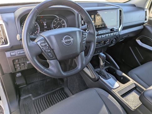Used 2025 Nissan Frontier SV w/ SV Convenience Package image 10