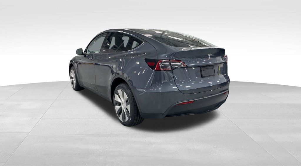 Used 2024 Tesla Model Y Long Range AWD/4WD image 8