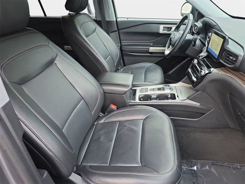 Used 2022 Ford Explorer Limited image 12