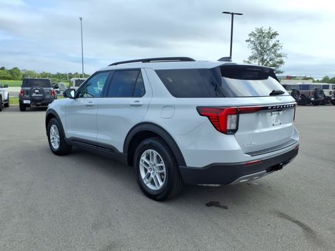 Used 2026 Ford Explorer Active w/ Active Comfort Package RWD image 5