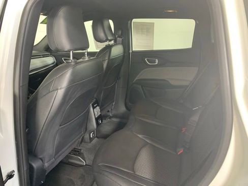 Used 2024 Jeep Compass Latitude AWD/4WD image 23