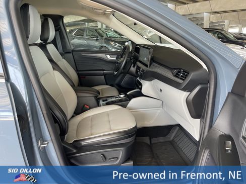 Used 2024 Ford Escape Platinum image 9