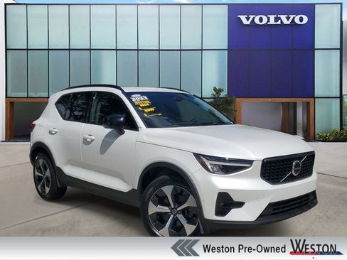 Certified 2024 Volvo XC40 B5 Plus AWD/4WD image 1