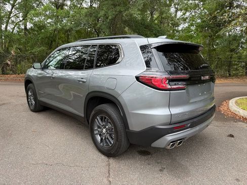 Used 2025 GMC Acadia Elevation image 4