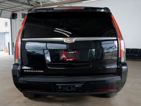 Used 2017 Cadillac Escalade Luxury image 7