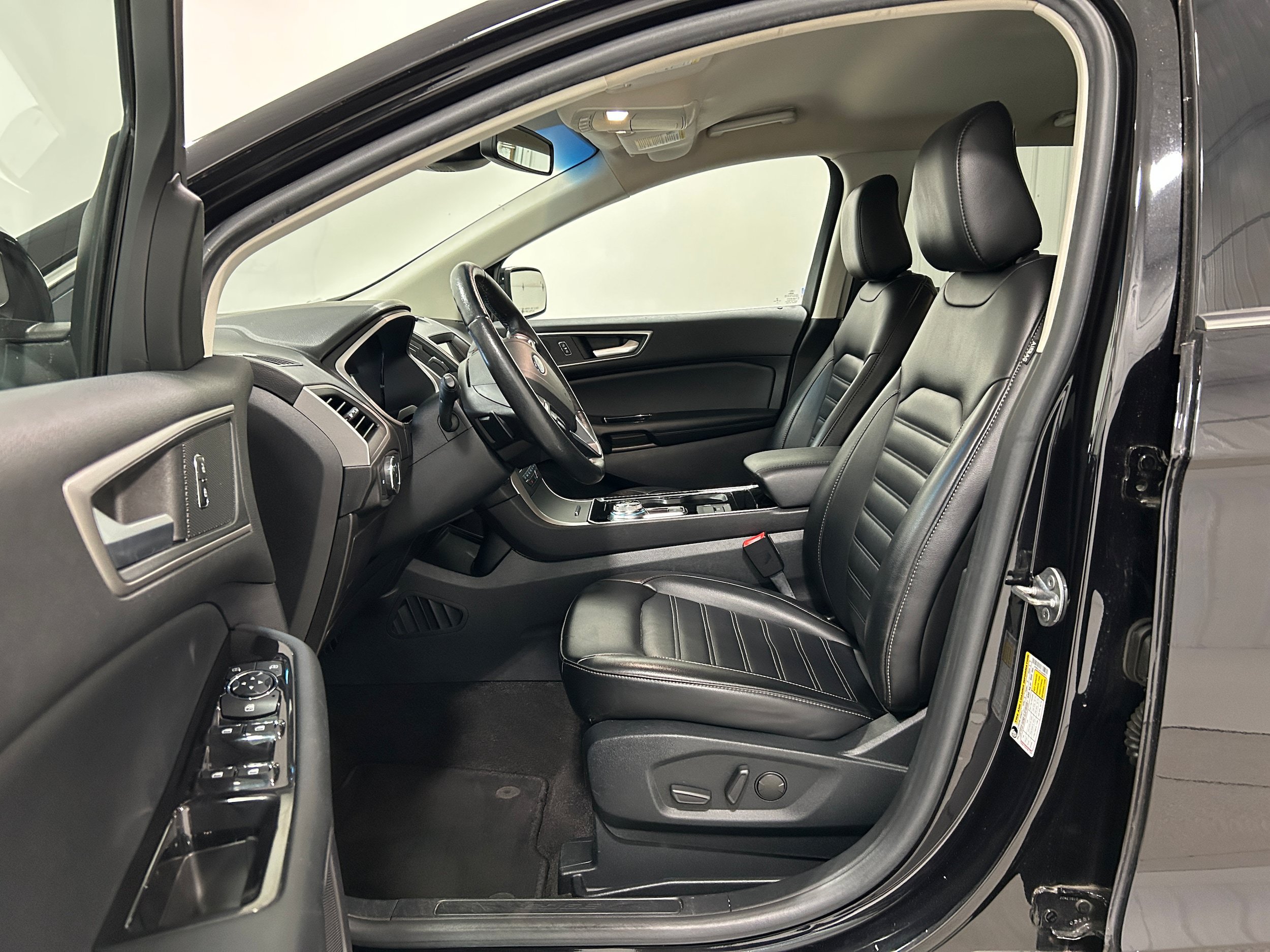 Used 2020 Ford Edge SEL w/ Cold Weather Package AWD/4WD image 4