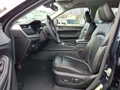 Used 2023 Jeep Grand Cherokee Limited image 15