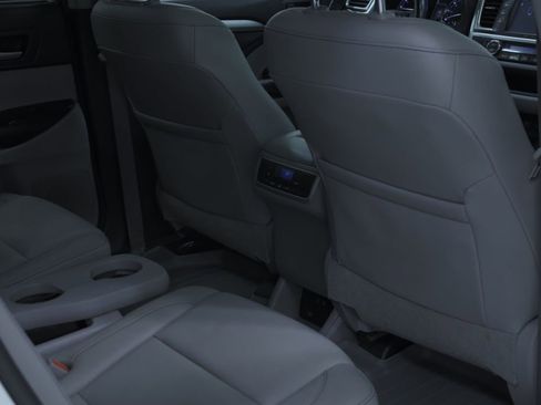 Used 2017 Toyota Highlander XLE image 13