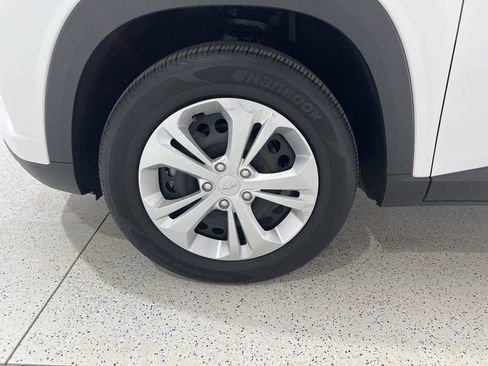 Used 2025 Chevrolet Trax LS image 28
