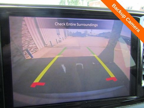 Used 2021 Chrysler Pacifica Touring-L FWD image 16
