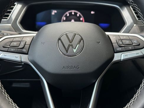 Certified 2023 Volkswagen Tiguan SE w/ Panoramic Sunroof Package FWD image 23