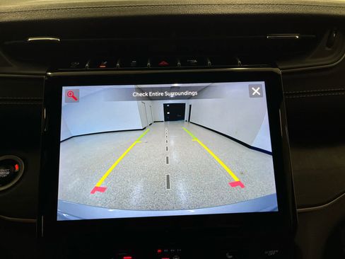 Used 2024 Jeep Grand Cherokee Limited w/ Black Appearance Package image 37