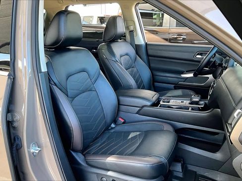 Certified 2023 Nissan Pathfinder Platinum w/ Cargo Package image 7