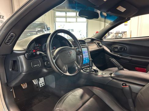 Used 2001 Chevrolet Corvette Z06 w/ Memory Pkg RWD image 17
