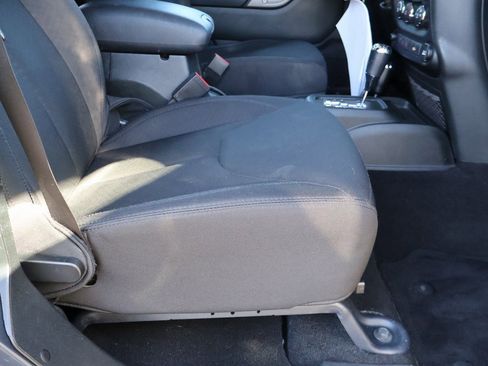 Used 2018 Jeep Wrangler Unlimited Sport S image 10