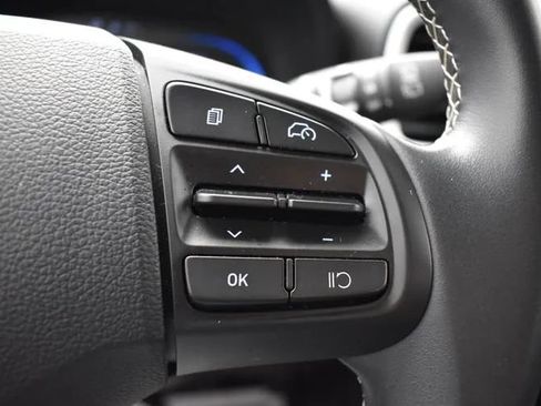 Used 2024 Hyundai Venue Limited FWD image 23