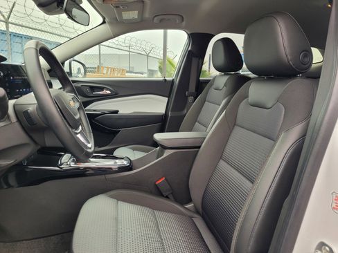 Used 2025 Chevrolet Trax LT w/ LT Convenience Package image 10