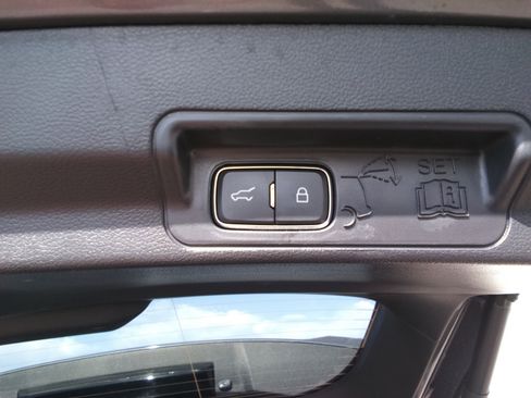 Used 2022 Ford Explorer XLT w/ Class IV Trailer Tow Package image 9