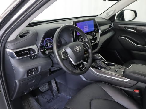 Used 2024 Toyota Highlander Platinum AWD/4WD image 11