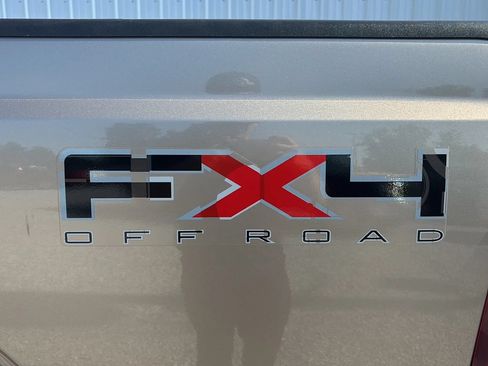 Used 2011 Ford F250 Lariat w/ Lariat Interior Pkg AWD/4WD image 3