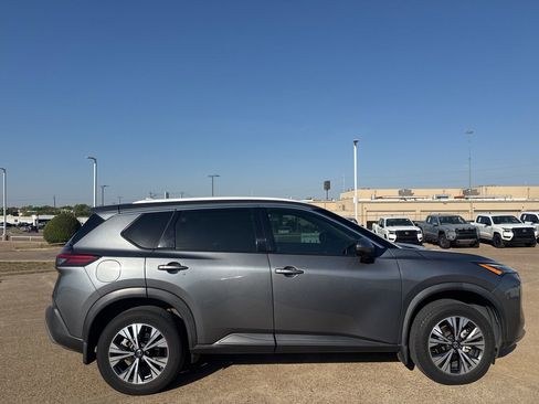 Used 2021 Nissan Rogue SV w/ Premium Package image 25