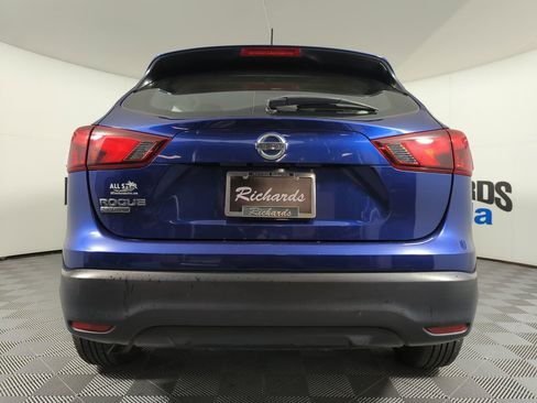 Used 2018 Nissan Rogue Sport S image 4