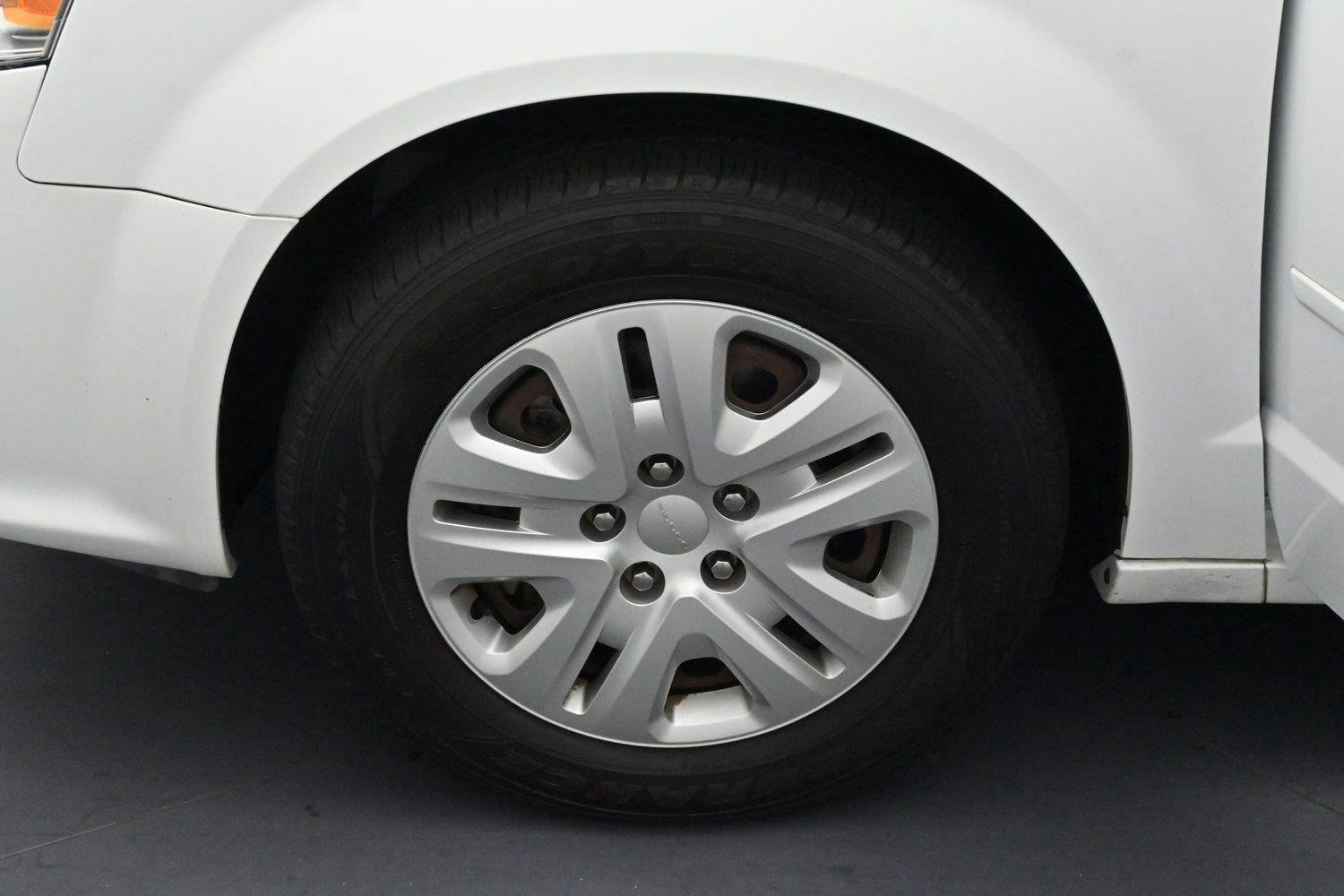 Used 2017 Dodge Grand Caravan SE FWD image 24