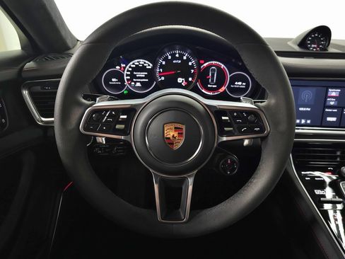 Used 2020 Porsche Panamera GTS image 21