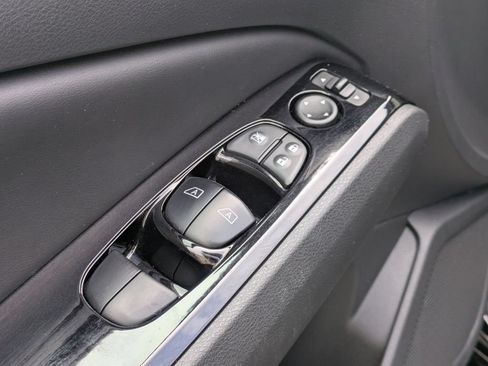 Used 2025 Nissan Altima 2.5 SR FWD image 13