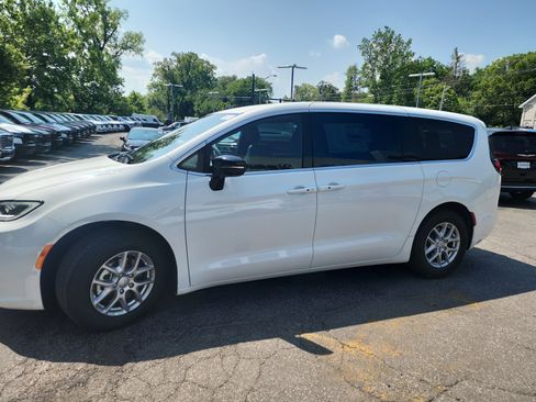 New 2026 Chrysler Pacifica Select image 20